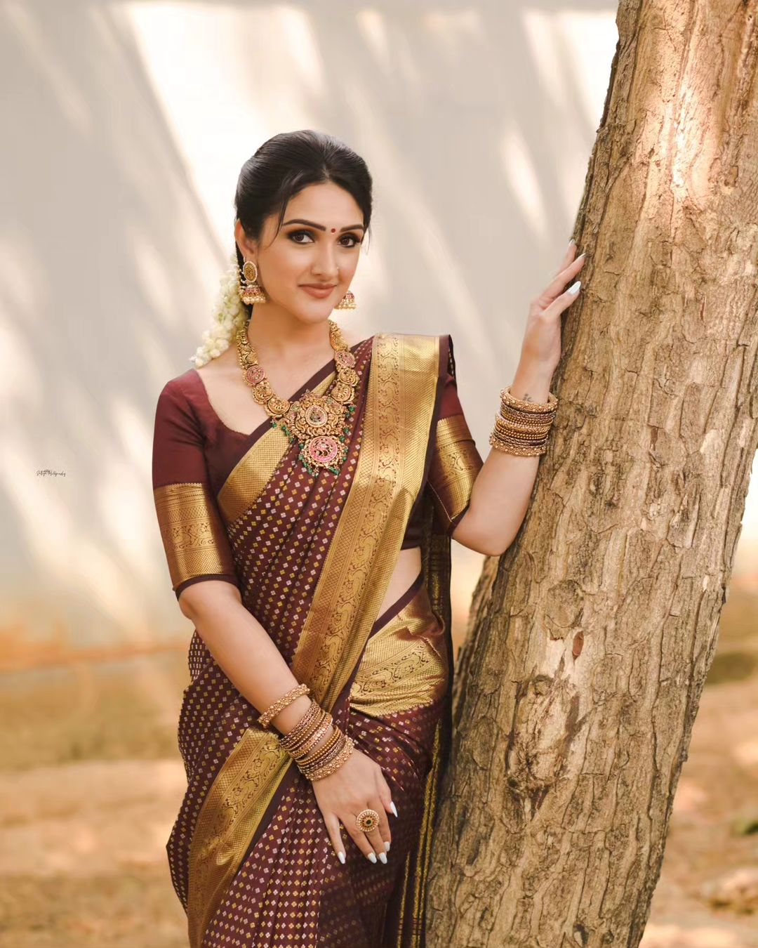 Telugu Tv Actress Sridevi Vijaykumar in Maroon Pattu Saree